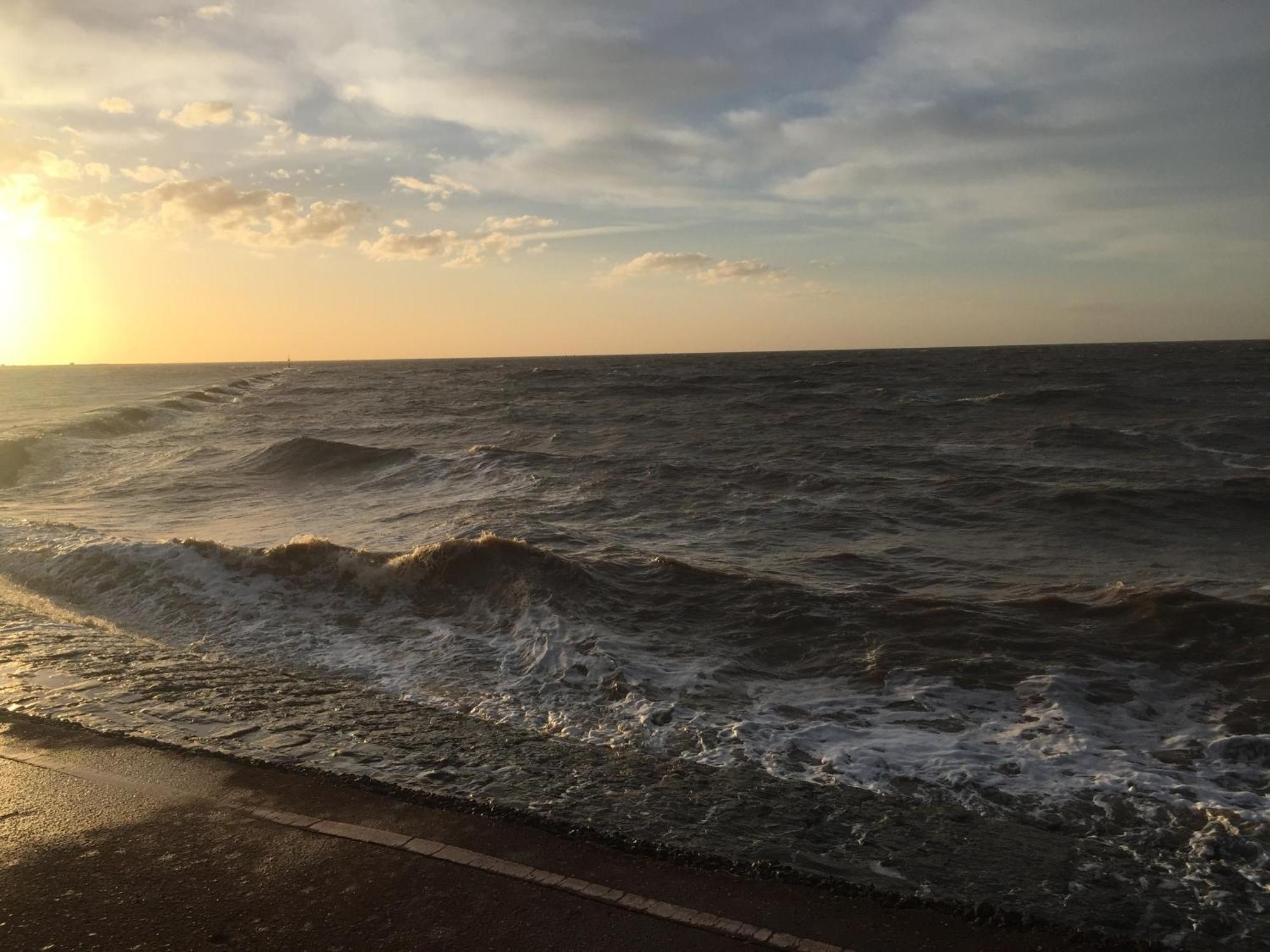 A Wave From It All Great Clacton Exterior foto